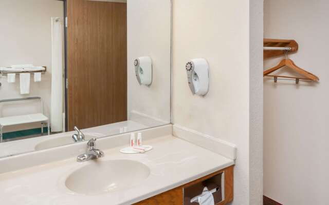 Super 8 by Wyndham Pekin/Peoria Area