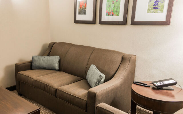 Comfort Inn & Suites