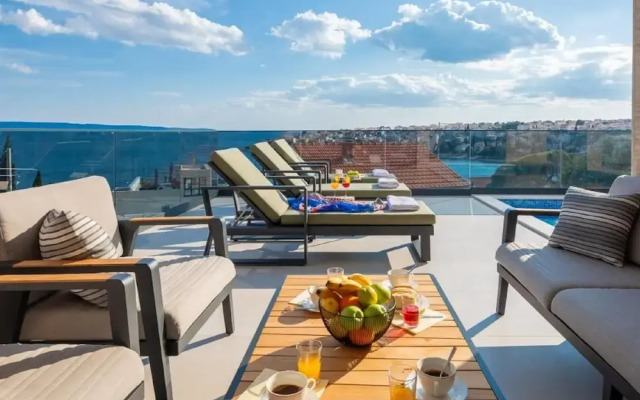 Luxury Villa With Swimming Pool and Sauna