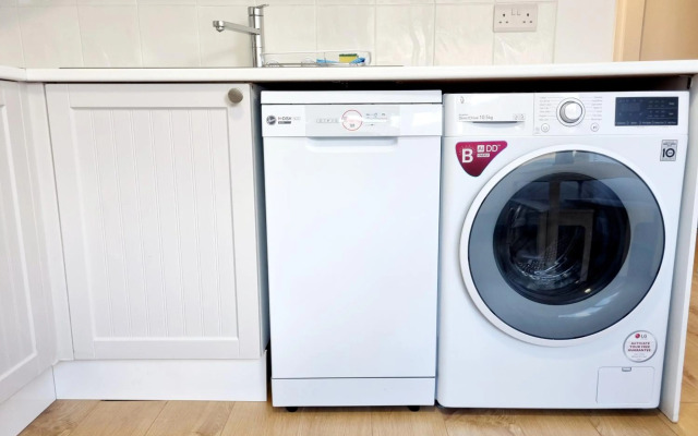 Visit Seaford Apartment - 4 Bedroom - Sleeps 9