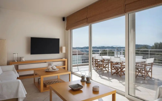 Vouliagmeni Exclusive Residence