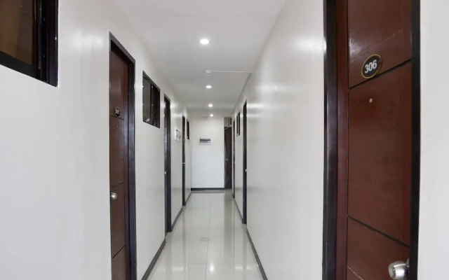 OYO 165 Circle-b Apartelle & Suites (Vaccinated Staff)
