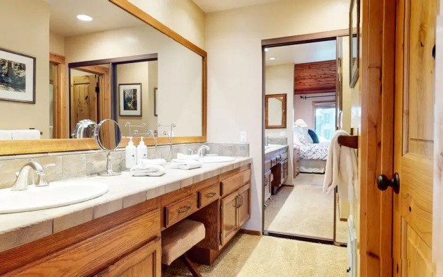 Snowcreek I #47 4 Bedroom Condo