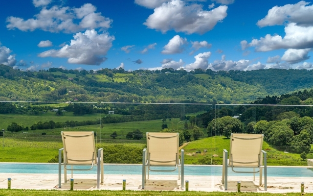 Serene - a spacious luxury holiday retreat