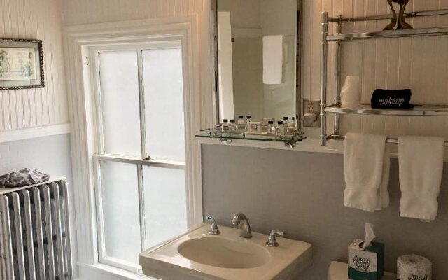 Queen Vic Guest House Provincetown Adults Only