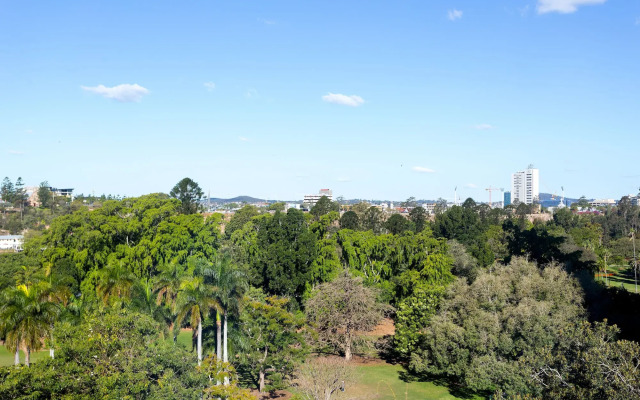 Royal On The Park