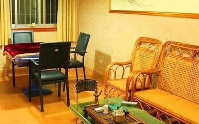 Nanning Hawks Holiday Hotel