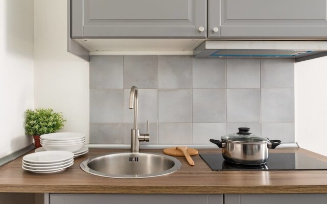 Pietra Square Residence