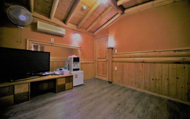 Pine Motel