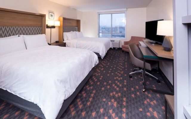 Holiday Inn & Suites Detroit - Troy