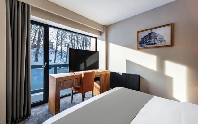 Sunny Hotel