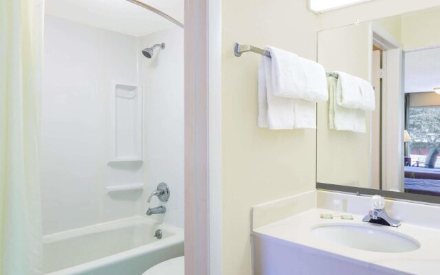 Super 8 By Wyndham Ashland/Richmond