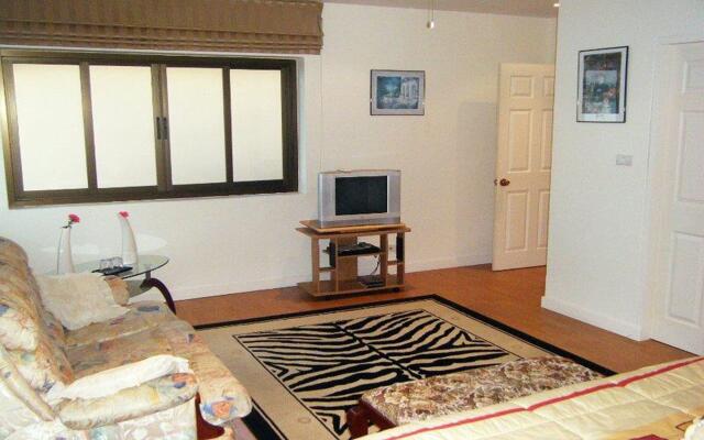 Mukdahan Manor B&B