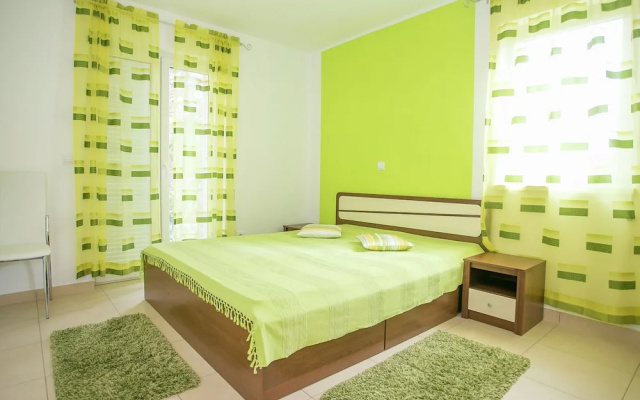 Nice Decorated one Bedroom Apartment With Balcony, Private Parking - Apartment in Porec - Photo 2