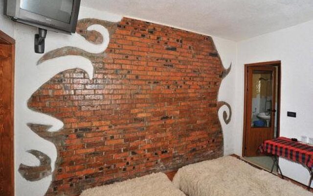 The Old House 1980 Family Hotel