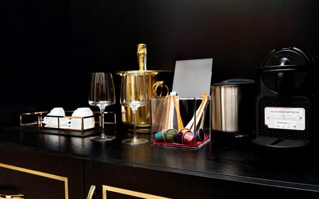 Spanish Diamond Luxury Suites & Jacuzzi