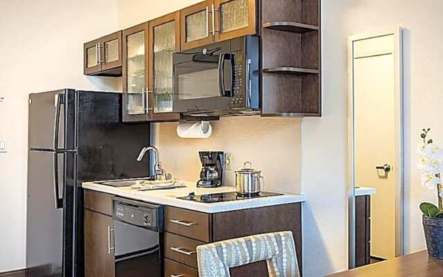 Candlewood Suites Kansas City-Overland Park