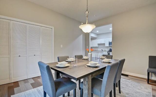 Spacious 6BR/3BA House w/ Parking! Sleeps 20!