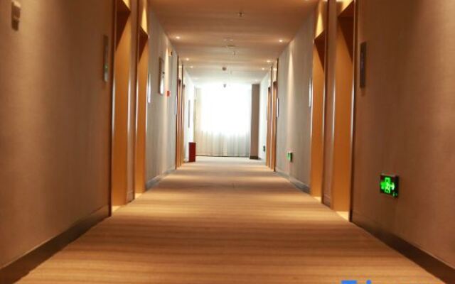 Yimei Hotel (Zhengzhou International Trade 360 Zoo)