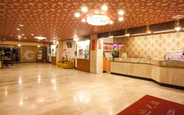 Chiayi Crown Hotel