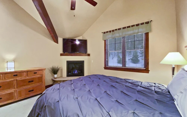 Dewey Placer Lodge 3 Bedroom Home by Redawning