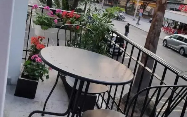 Bright & sweet unit in middle Polanco