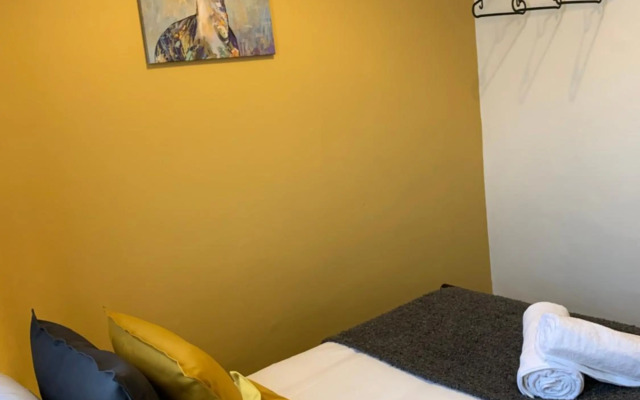 Rectory - Lovely 4 bedroom maisonette Gateshead free parking