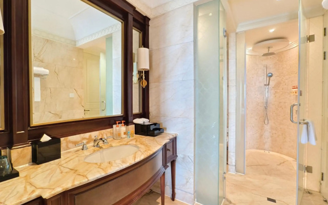 Crowne Plaza Resort Sanya Bay Hotel