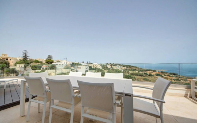 Luxury Penthouse With Private Pool and sea Views, Sleeps 6