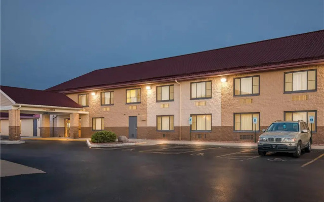 Super 8 by Wyndham Sturtevant/Racine