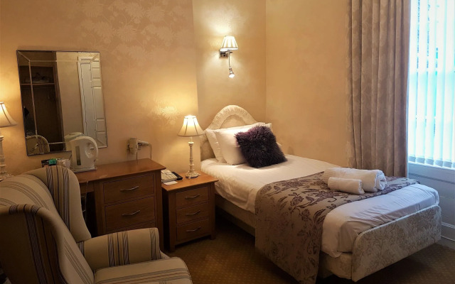 Gwesty'r Marine Hotel & Spa