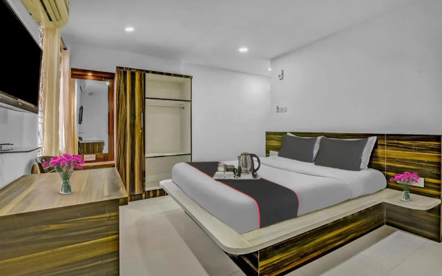 Collection O 70105 Hotel Sai Town House