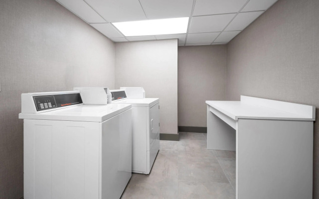 La Quinta Inn & Suites by Wyndham Raleigh Cary