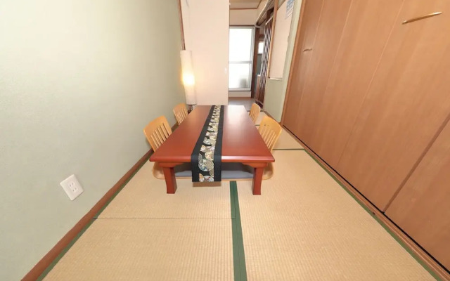 Namba East House01