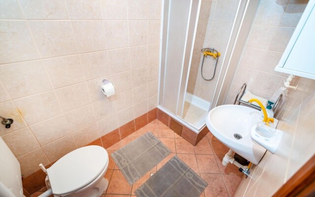 Amazing Apartment in Maslenica With 2 Bedrooms and Wifi