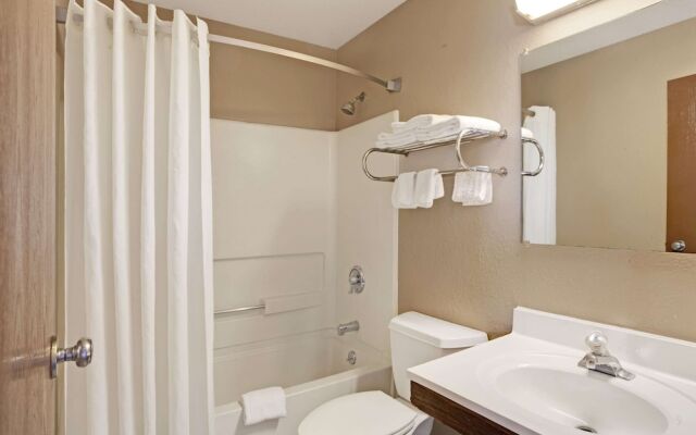 Super 8 By Wyndham Nashville/ Dntn/ Opryland Area