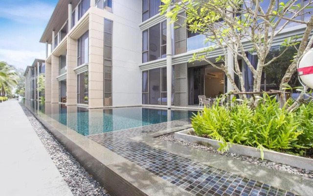 Luxury Oceanfront_pool access apartment