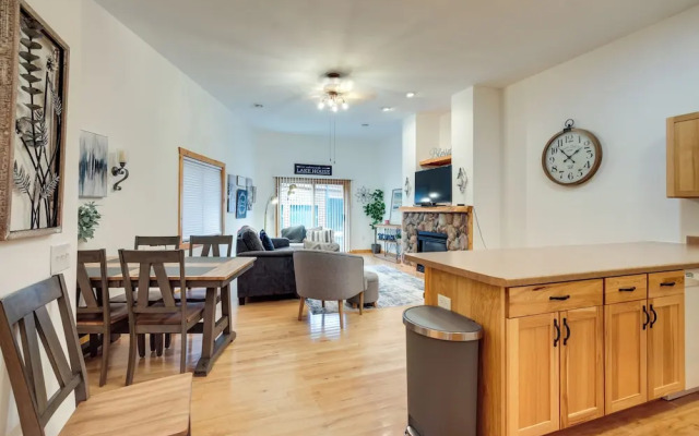 Lake Minocqua Condo w/ Shared Fire Pit!