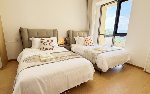 Lakefront 3BRM Holiday Villa in Kunming