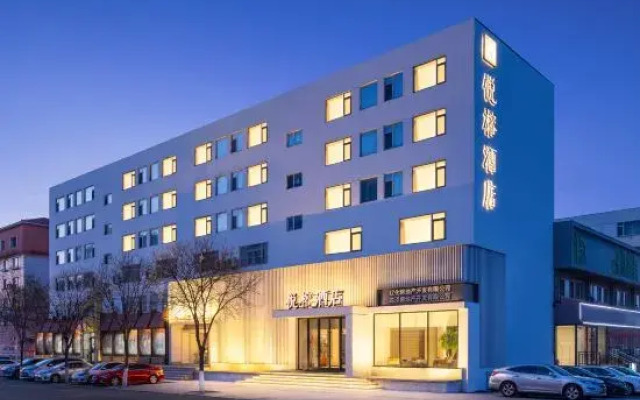 Yuerong Hotel (Liaoyang Liaohua Tesco)