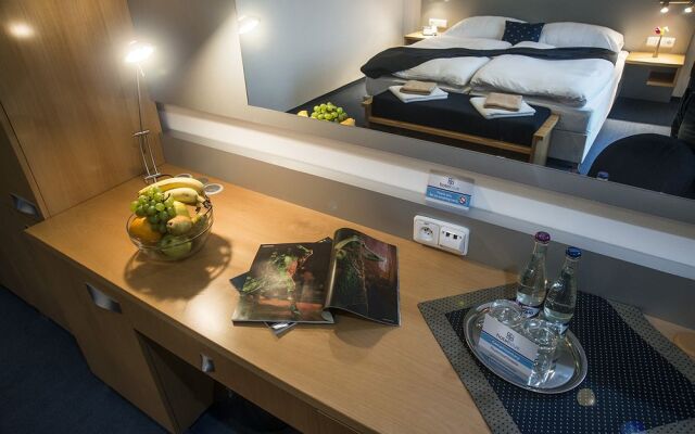 Felicity Garni Hotel