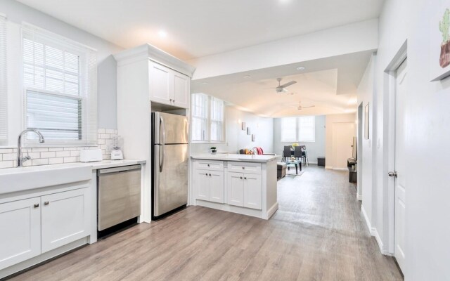 Bright and Modern 2BR Apartment With Netflix