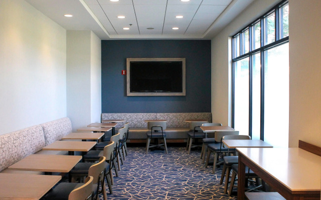 Holiday Inn Express & Suites Boston - Cambridge by IHG