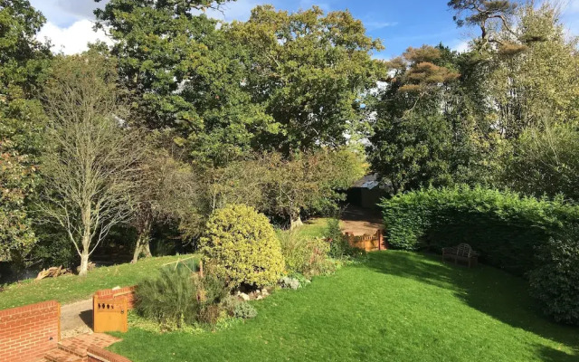 Charming 1-bedroom Apartment Near South Downs