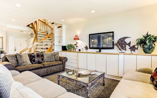 Spacious Oceanfront Penthouse Villa by RedAwning