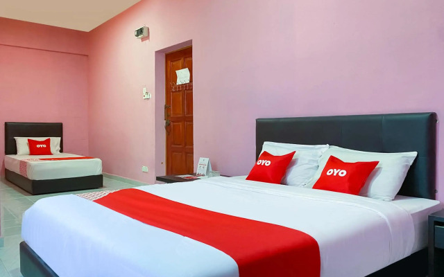 Super OYO 90039 Coop Hotel Kangar