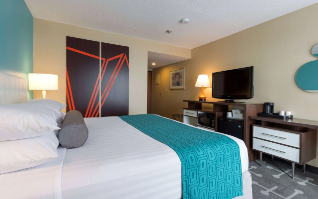 Howard Johnson Plaza by Wyndham by the Falls Niagara Falls