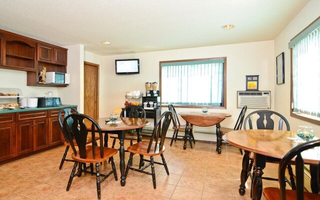 Super 8 by Wyndham Hayward WI