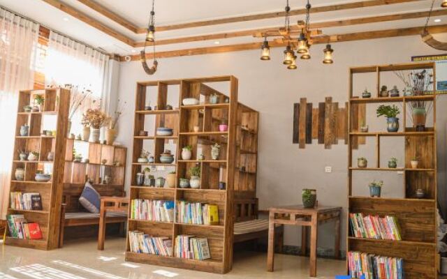 Xiyi Hailuogou townlet Xiaozhu Homestay