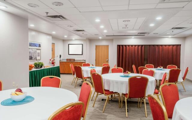 Country Inn & Suites by Radisson, Cookeville, TN